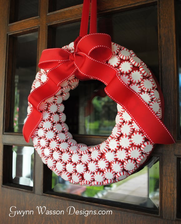 Pin Peppermint Wreath to your Christmas Board