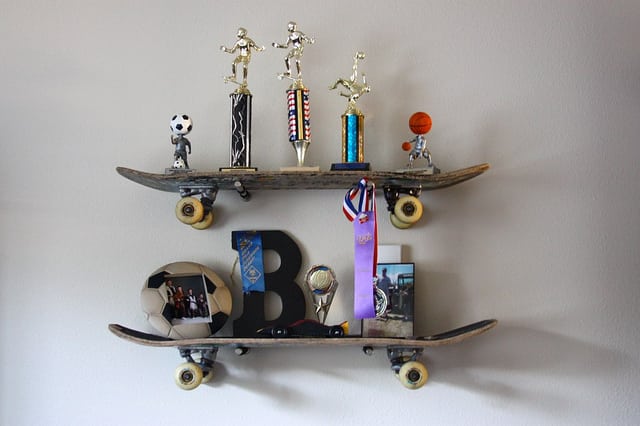 Repurpose a Skateboard into a shelf
